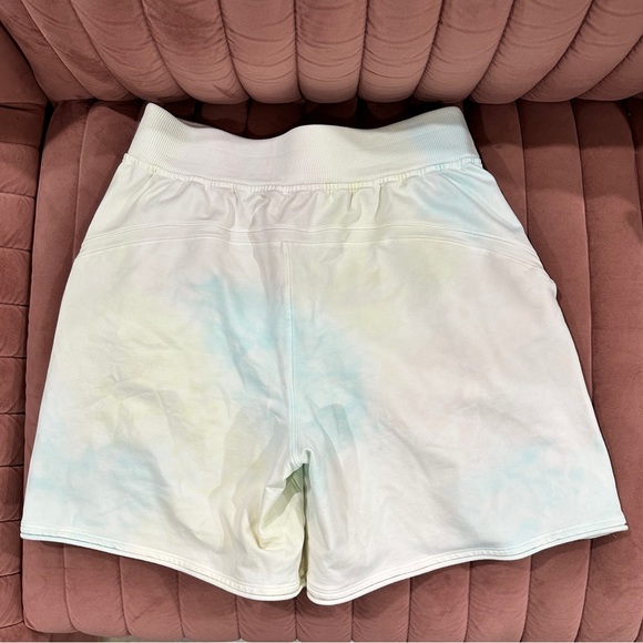 Lululemon High Rise French Terry 5” Shorts Cotton Candy Sz 6 EUC - Picture 5 of 6